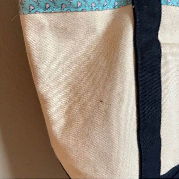 Vineyard Vines | classic boat tote lacrosse
Canvas tote gingham lined tote bag - Picture 3 of 9
